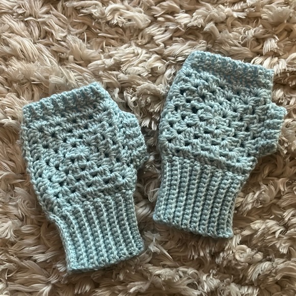 Accessories - Crochet Fingerless Gloves